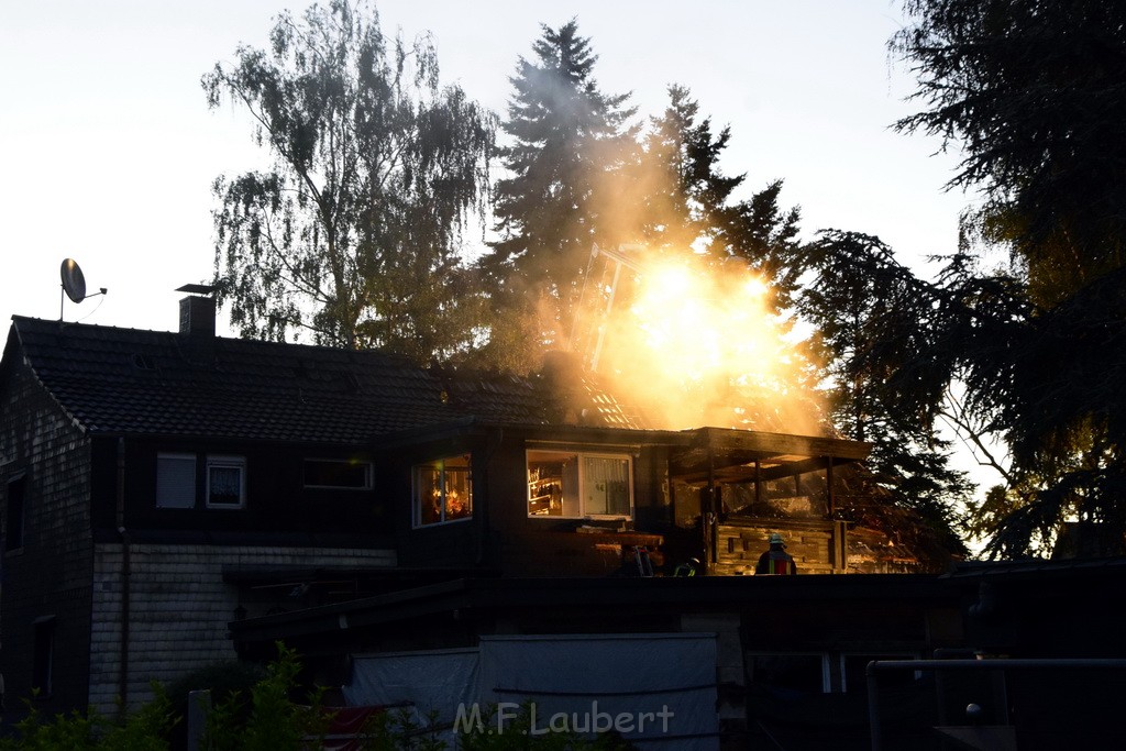 Grossfeuer Einfamilienhaus Siegburg Muehlengrabenstr P0734.JPG - Miklos Laubert